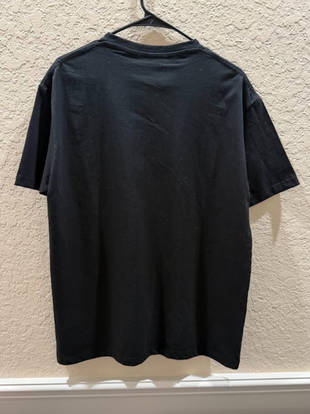 Men’s Black 100% Cotton Graphic T-Shirt Floral Logo Print New - Picture 3 of 7